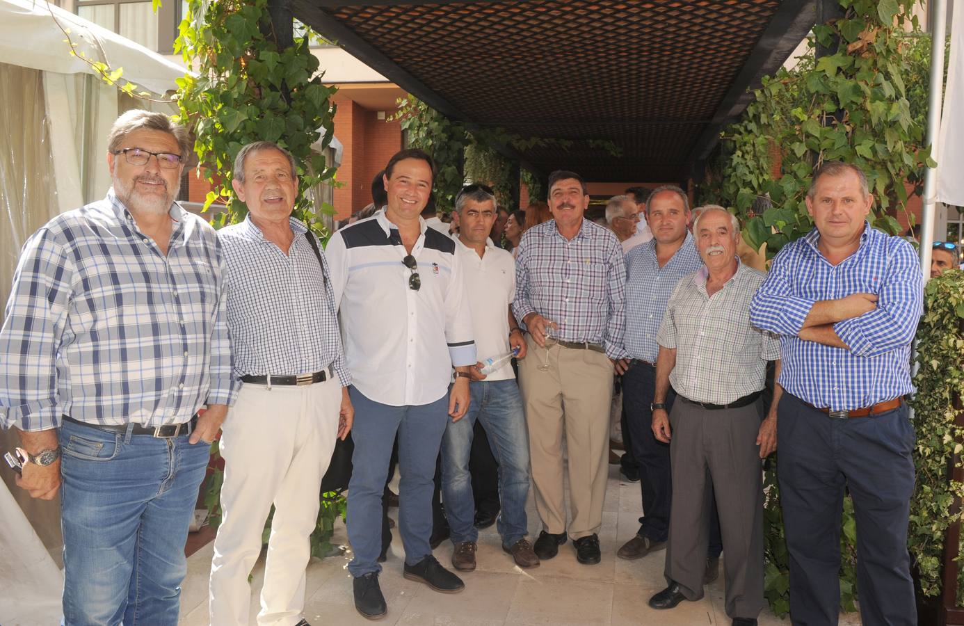 Alberto Duque (Coag), Gabriel Alonso (Urcacyl), Máximo Gómez, Óscar Suárez, Luis Miguel de la Fuente (Coag), Víctor Alonso (alcalde de Lovingos), Juan Ávila (alcalde de Villabáñez) y Javier García.