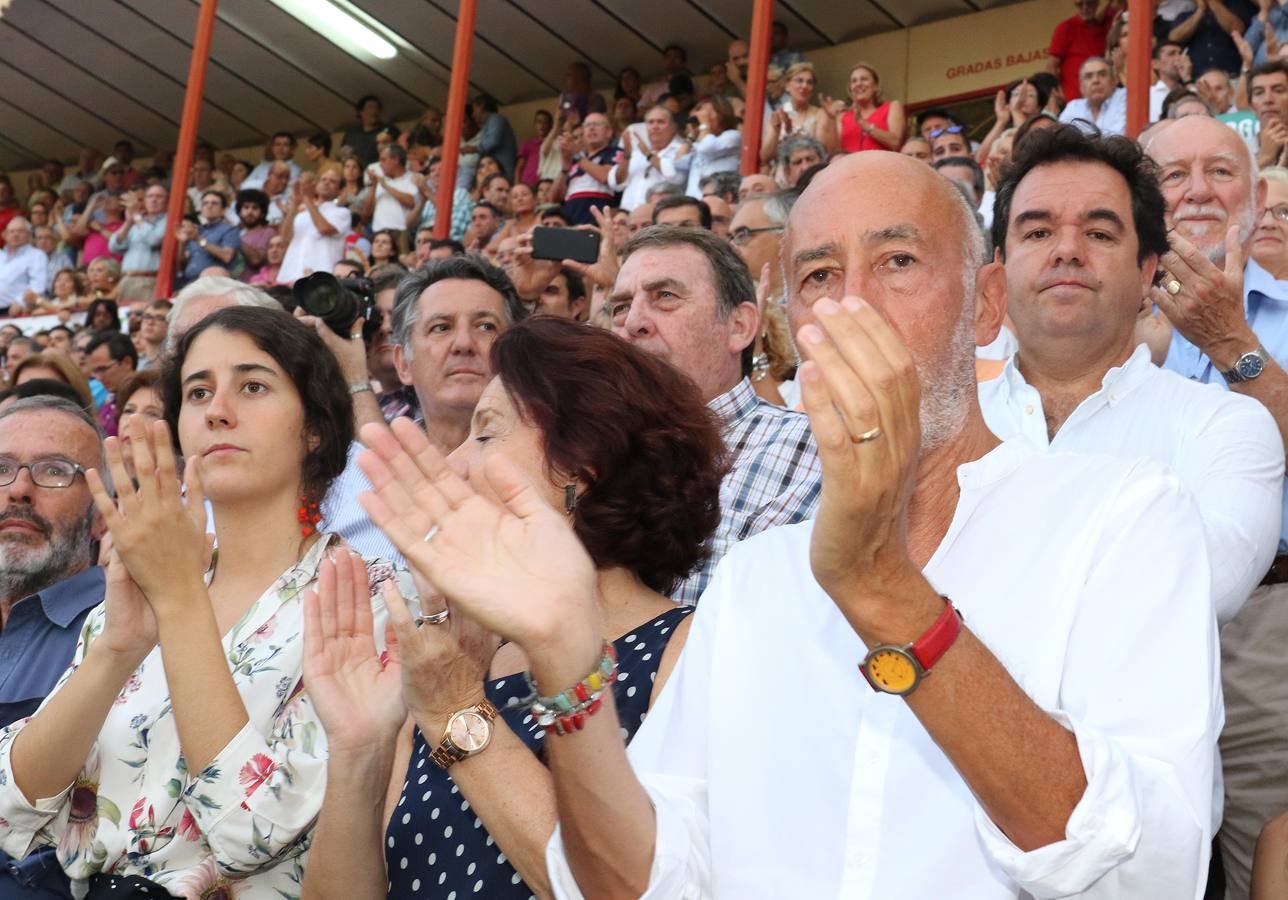 Paco March, presidente de la Federación Taurina  de Cataluña y crítico taurino de ‘La Vanguardia’, con su hija y su mujer.