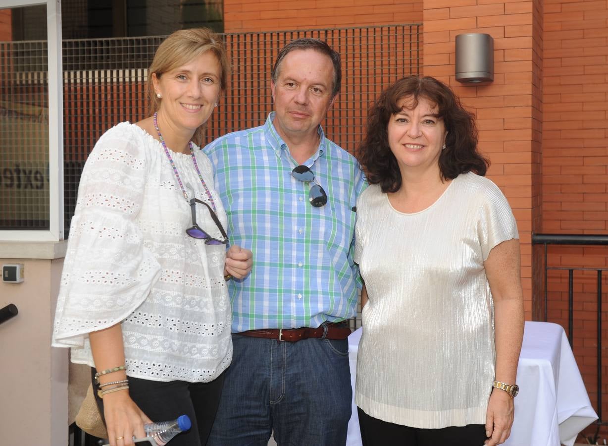 Lola Gil, responsable de prensa de la Consejería de Cultura; Ignacio Sobrino, director regional de Onda Cero y Antena 3, y Ruth Rodríguez, directora regional de RTVE.
