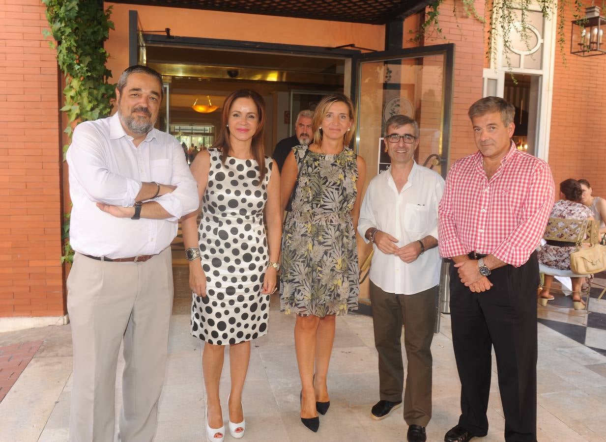 Cargos Aganzo, director de El Norte; la presidenta de las Cortes, Silvia Clemente; Alicia García, consejera de Familia e Igualdad de Oportunidades, José Ignacio Foces, subdirector de El Norte de Castilla y el director general de El Norte de Castilla, Ángel de las Heras.