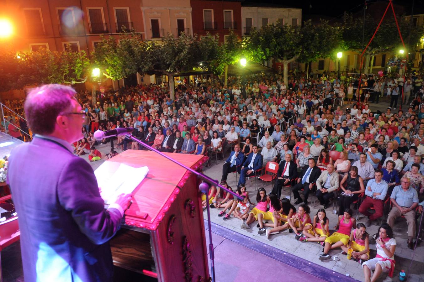 Nava del Rey inaugura sus fiestas con el pregón del magistrado Luis Tejedor