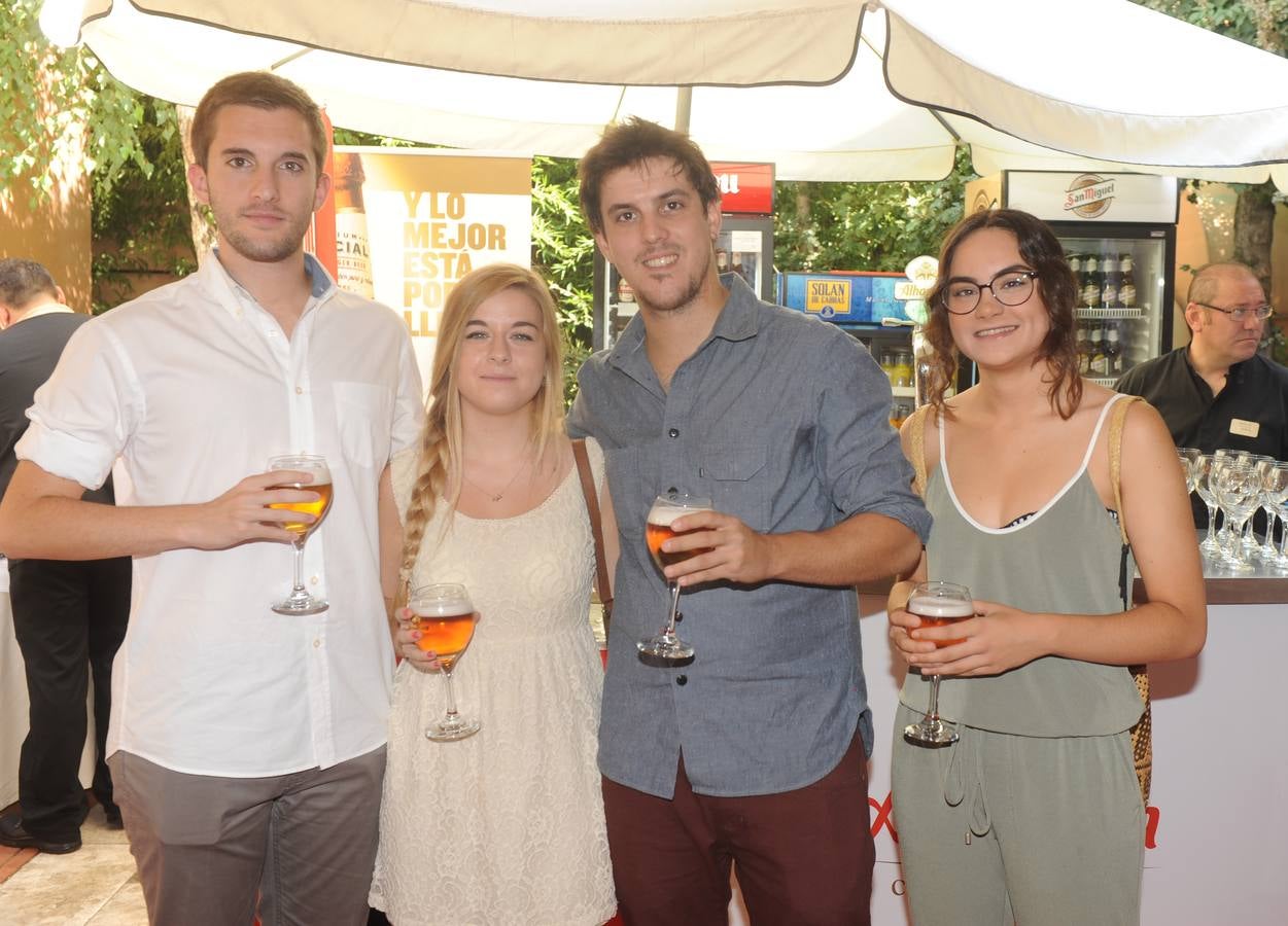 Los compañeros de prácticas en El Norte Álvaro Yepes, Clara Bort, Miguel G. de Anta y Camino López.