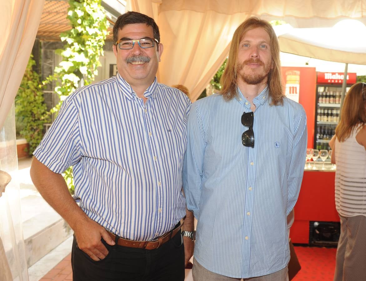 Eloy de la Pisa, jefe de la web de El Norte, con Pablo Fernández, portavoz de Podemos en las Cortes.