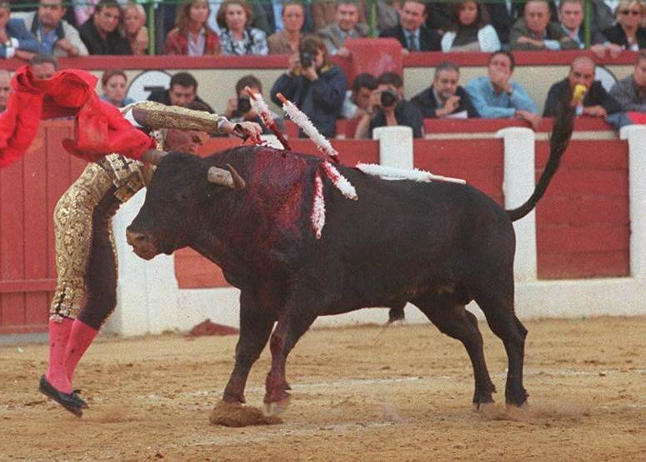 23.09.98 Pase de José Tomás en la Feria de San Mateo 1998.