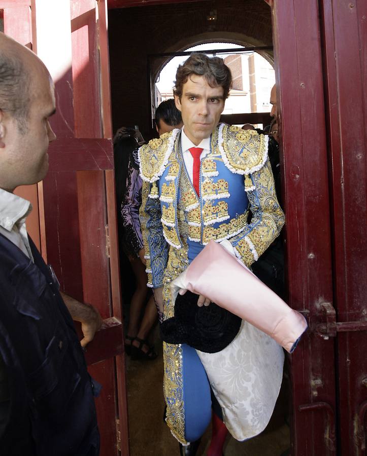 08.09.11 El diestro José Tomás, momentos antes de saltar al ruedo hoy durante la quinta corrida de la Feria de la Virgen de San Lorenzo.