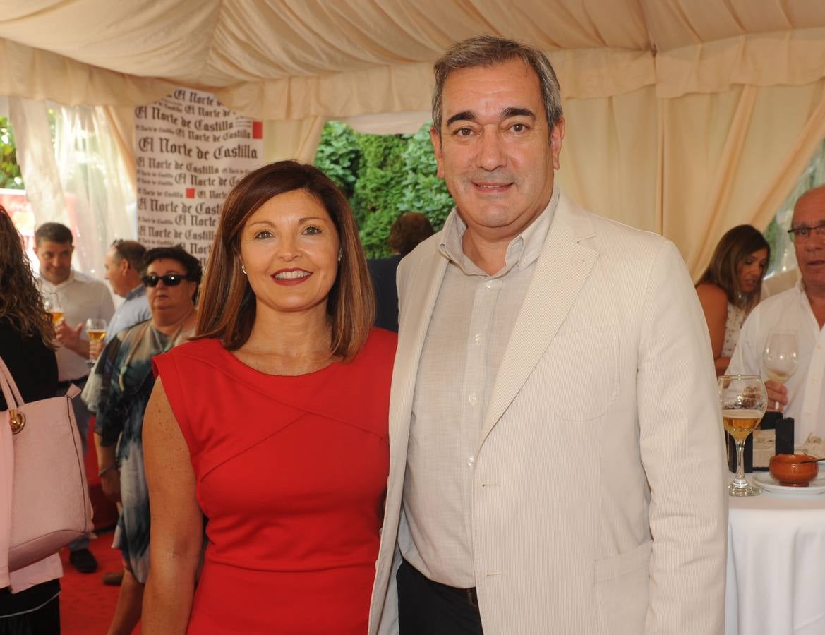 Modesta Arnaiz, de Caixabank y Alfredo Calzada. 