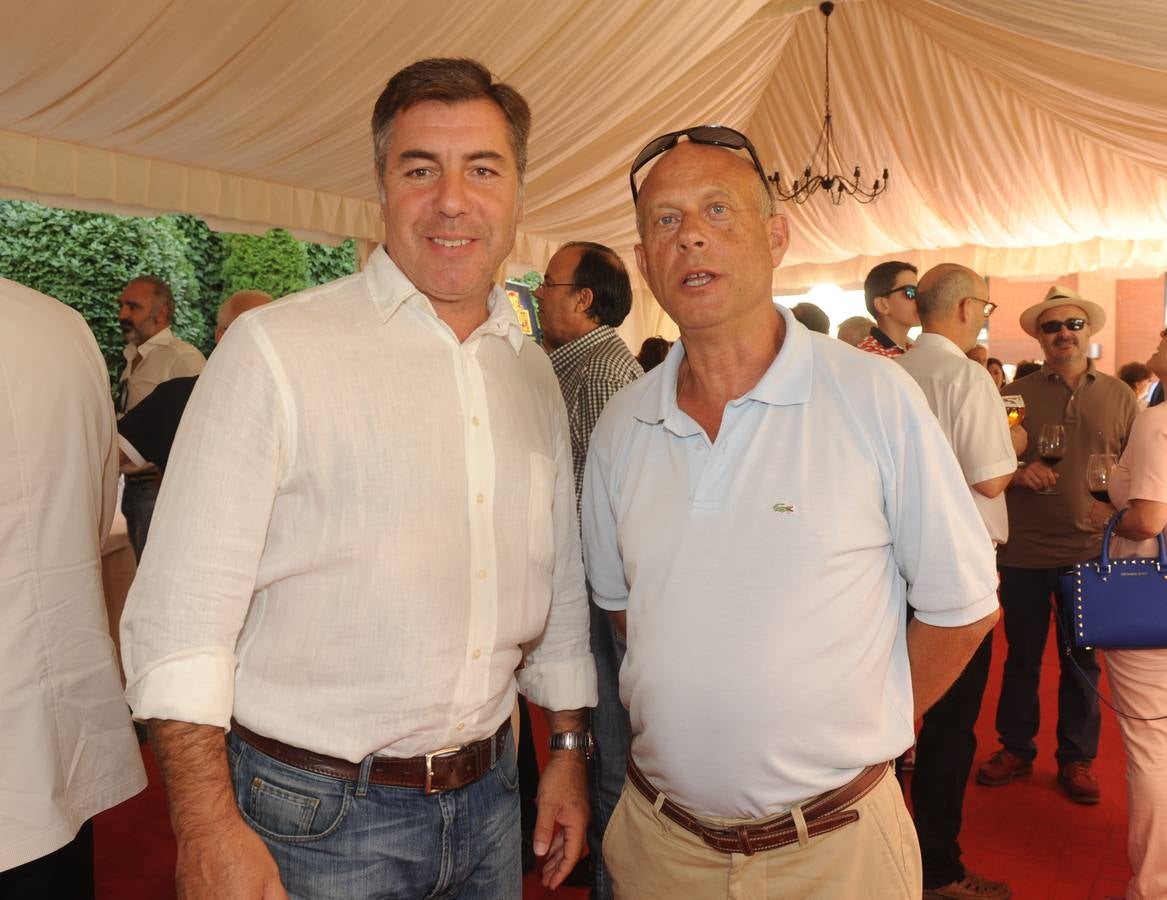 El fotógrafo de El Norte de Castilla, Gabriel Villamil y Fernando Calleja. 