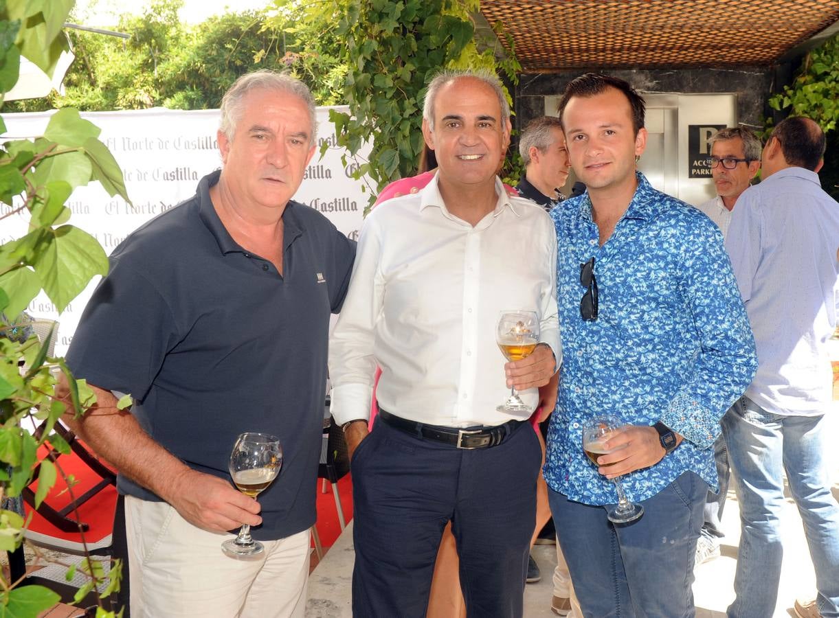 El doctor Javier Alonso, Fernando Rodríguez (Plus Ultra) y el ganadero Manuel G. Lomelí.. 