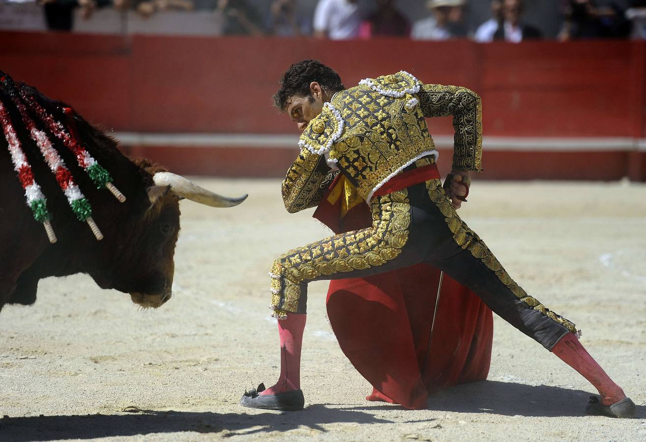 16.09.12 Durante su histórica actuación en la plaza de Nimes, donde logró un récord de trofeos, once orejas y un rabo.