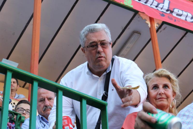 Asistentes a la corrida de toros de José Tomás y José                                                                                                                                                           María Manzanares en Valladolid