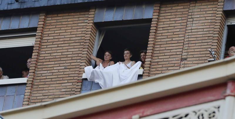 Asistentes a la corrida de toros de José Tomás y José                                                                                                                                                           María Manzanares en Valladolid