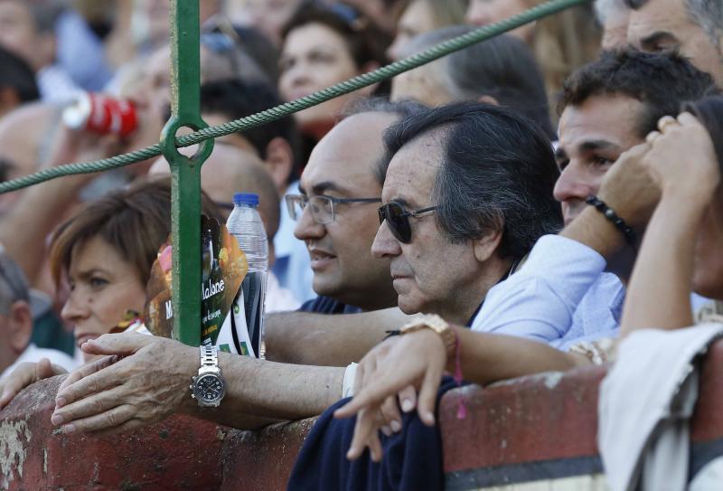 Asistentes a la corrida de toros de José Tomás y José                                                                                                                                                           María Manzanares en Valladolid