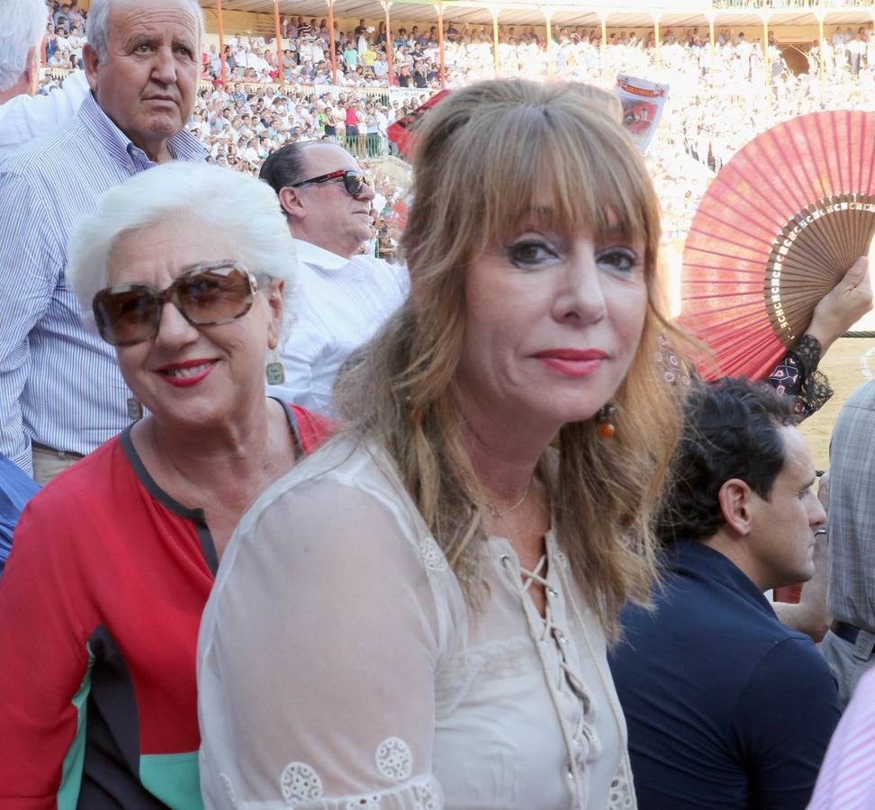 Público asistente a la corrida de toros de José Tomás en Valladolid