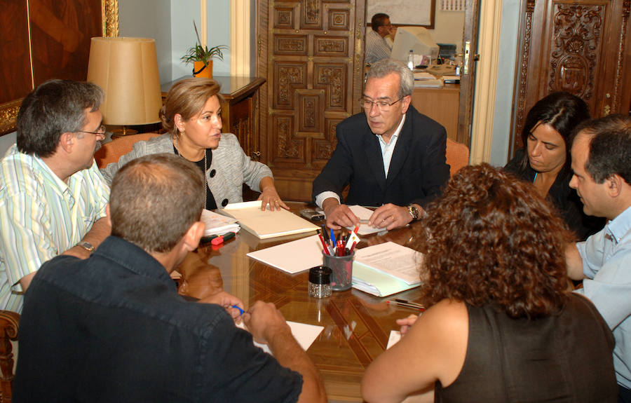 Rosa Valdeón, exalcaldesa de Zamora, expuso a la directiva del colegio de Arquitectos algunos aspectos del Plan General de Ordenación Urbana (PGOU). 