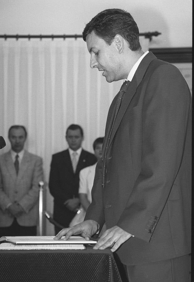 20.07.99 Carlos Fernández Carriedo toma posesión como consejero de Sanidad y Bienestar Social en la tercera legislatura de Juan José Lucas al frente de la Junta de Castilla y León.