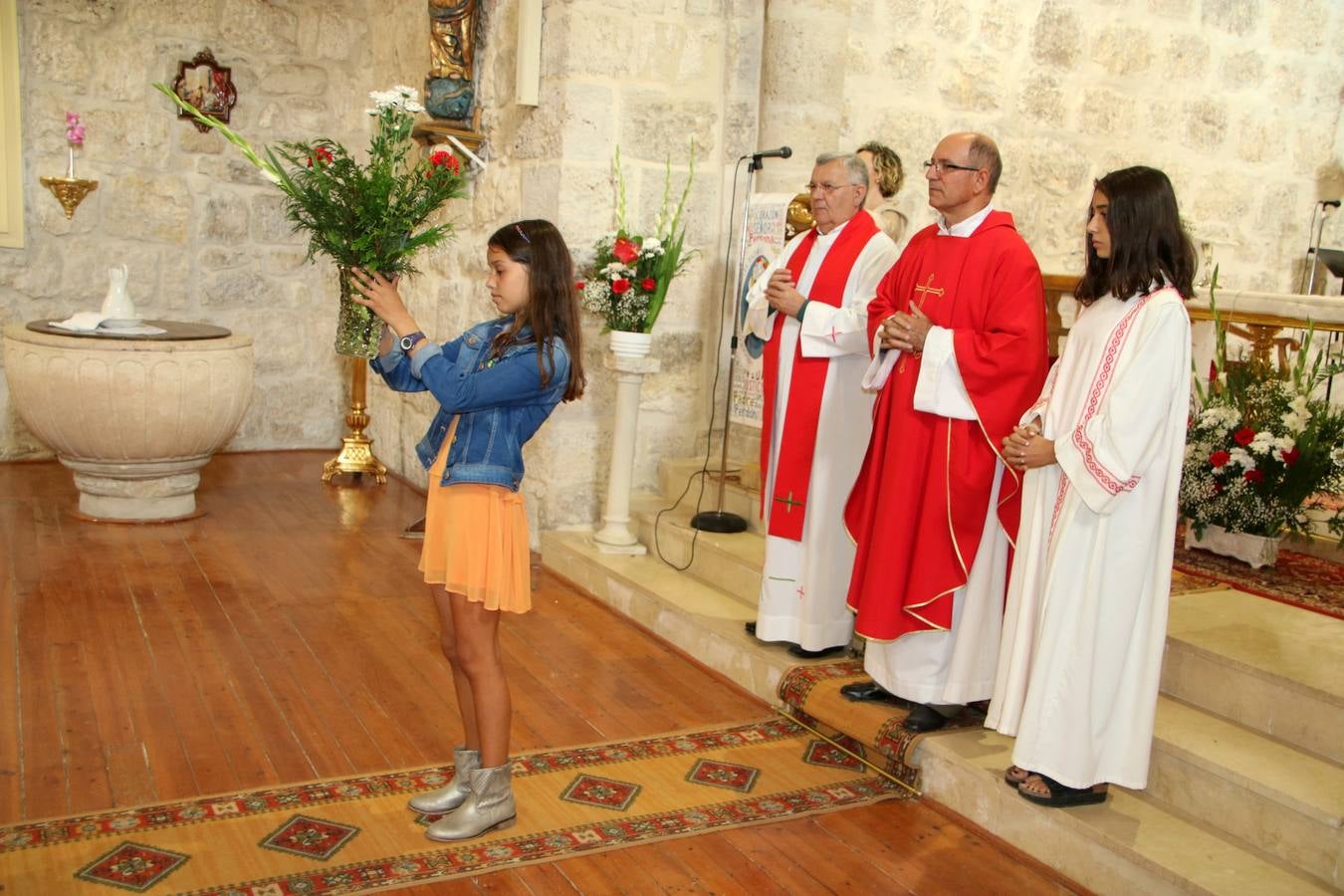 Los vecinos de Villaviudas festejan al Bendito Cristo de los Milagros