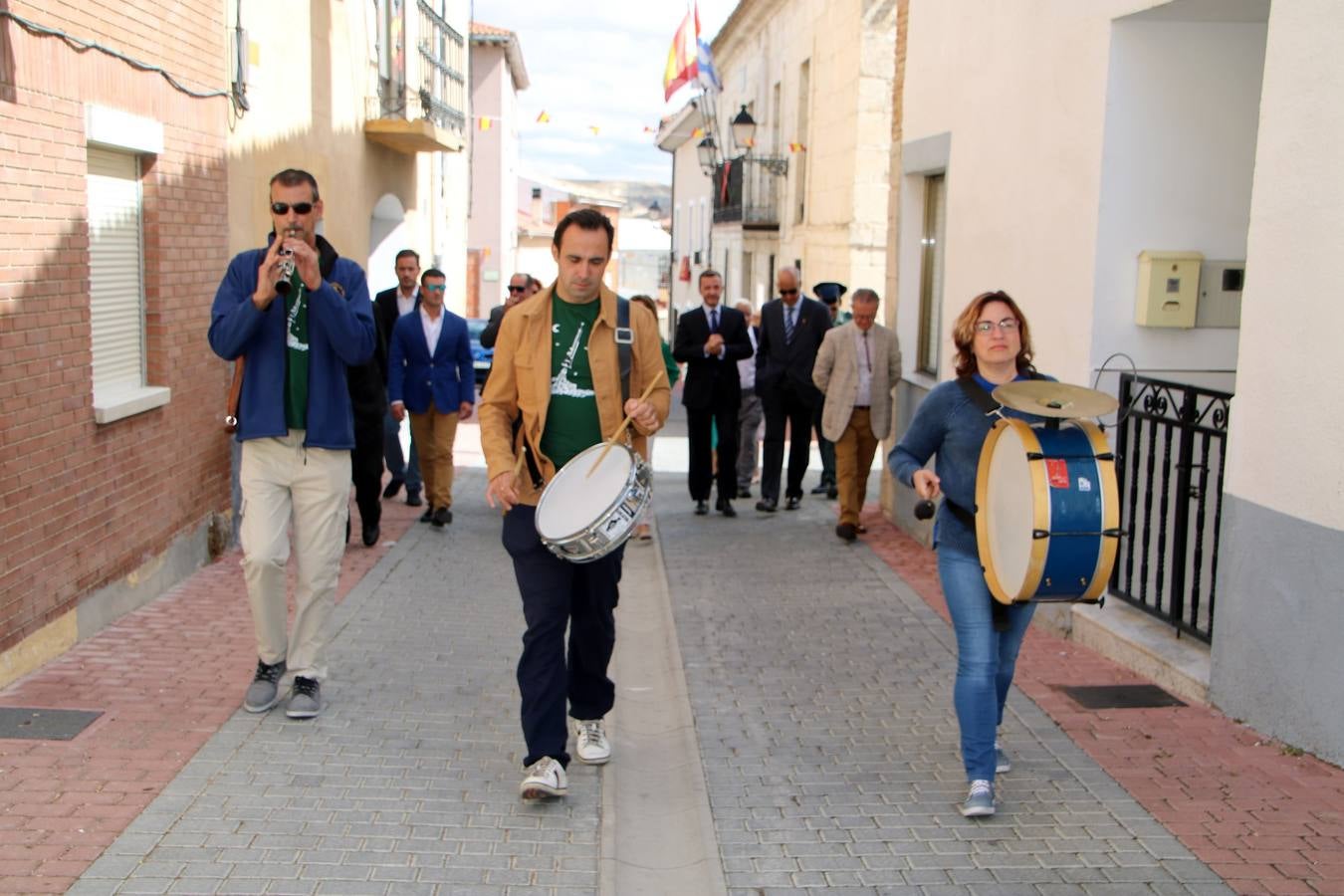 Los vecinos de Villaviudas festejan al Bendito Cristo de los Milagros