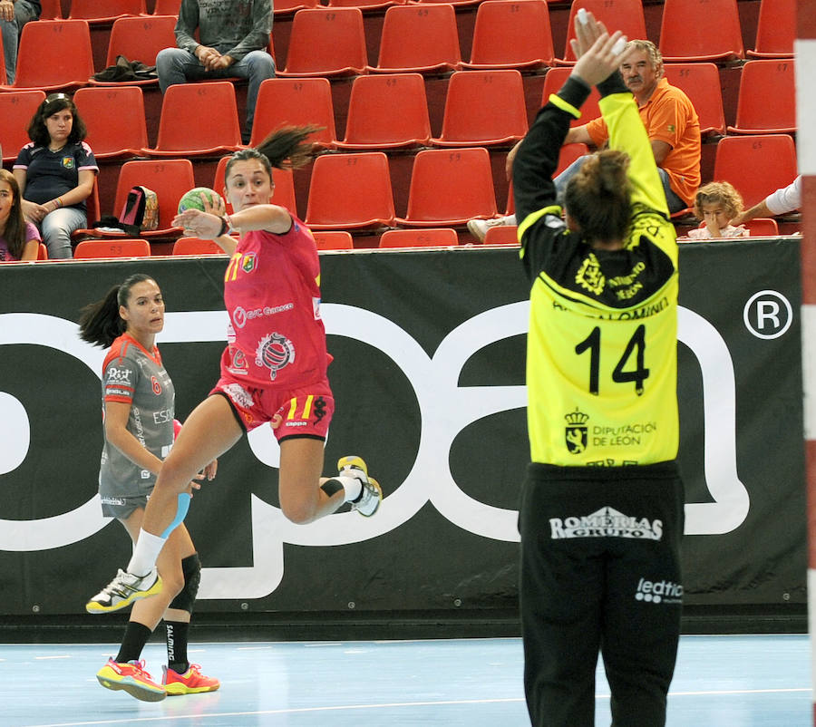 Partido del Aula Cultural contra el Cleba Leon en el Polideportivo Huerta del Rey