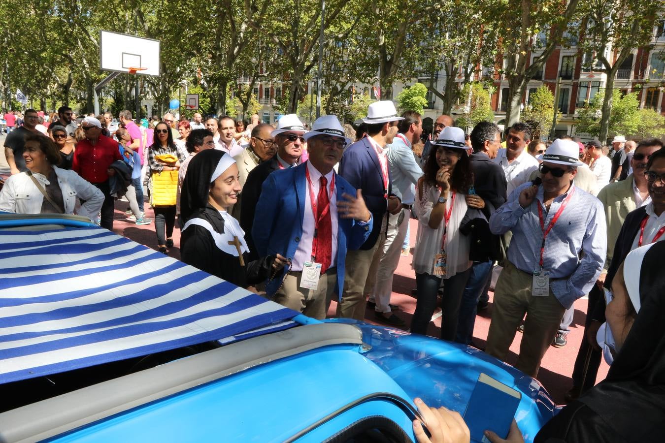 Público en la cuarta edición del Valladolid Motor Vintage (1/3)