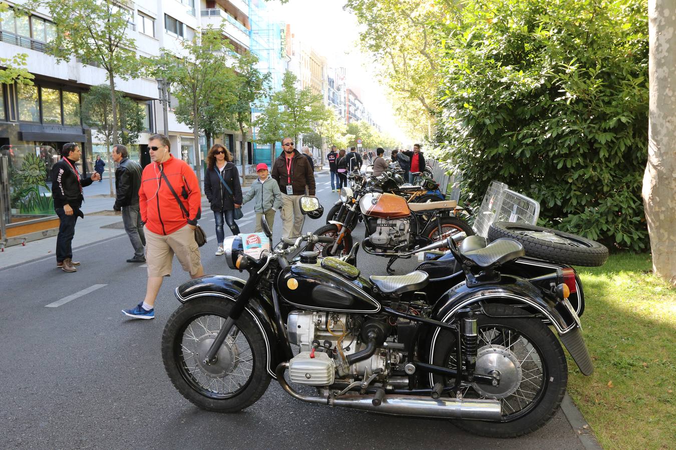 Público en la cuarta edición del Valladolid Motor Vintage (1/3)