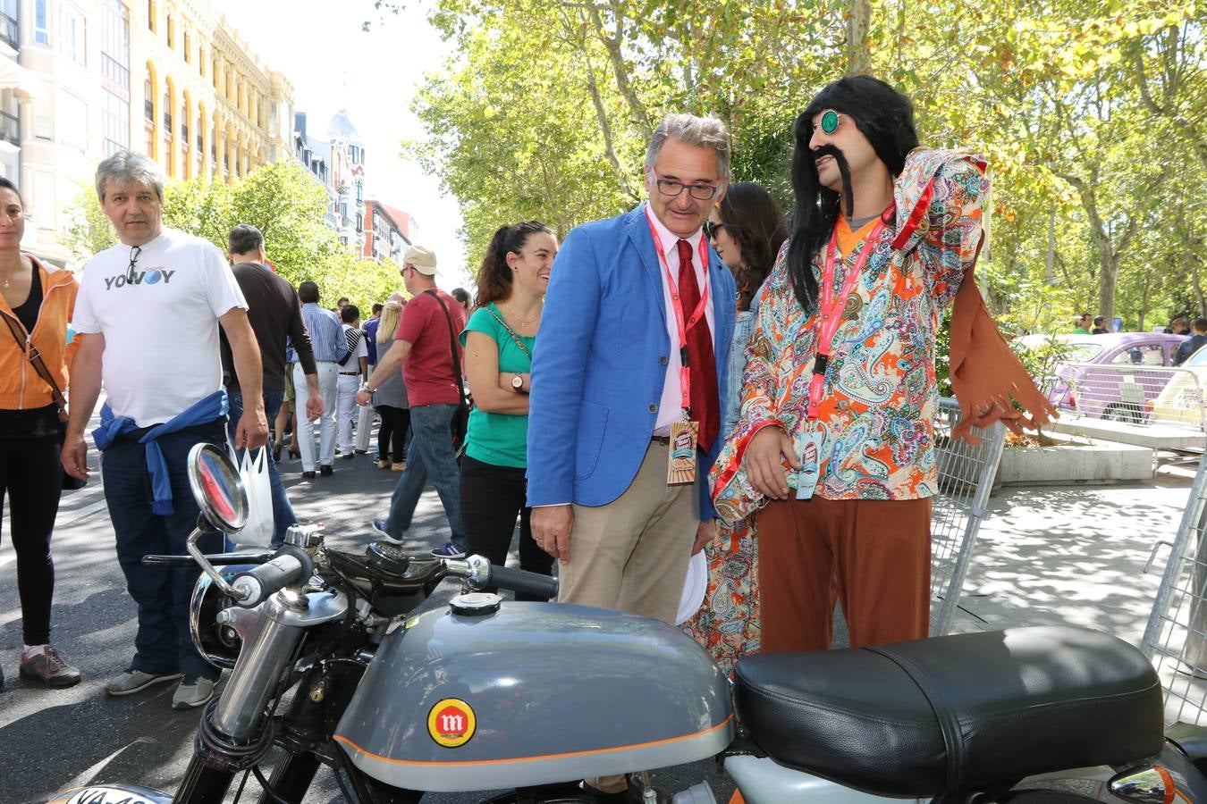 Público en la cuarta edición del Valladolid Motor Vintage (1/3)