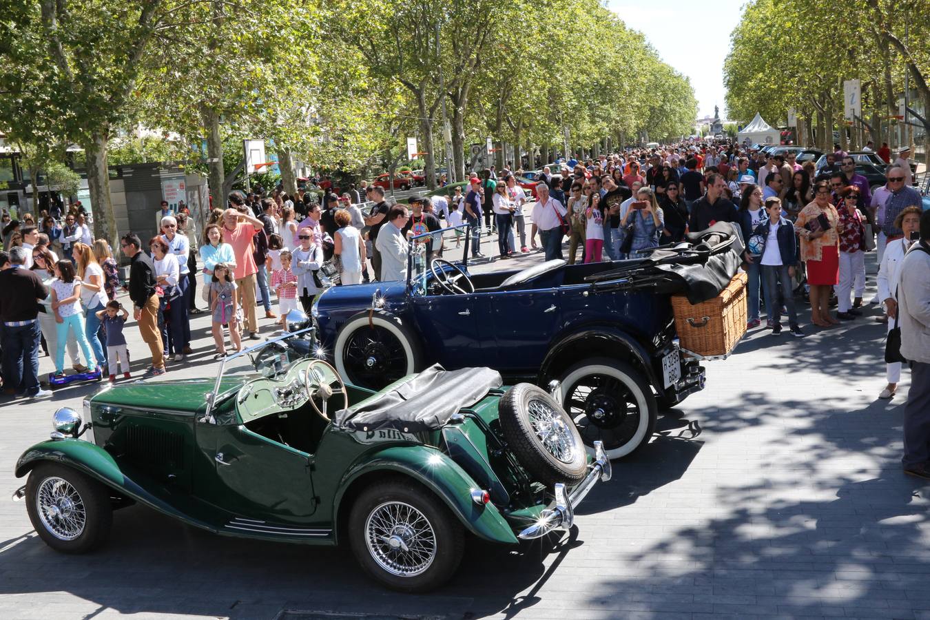Público en la cuarta edición del Valladolid Motor Vintage (2/3)