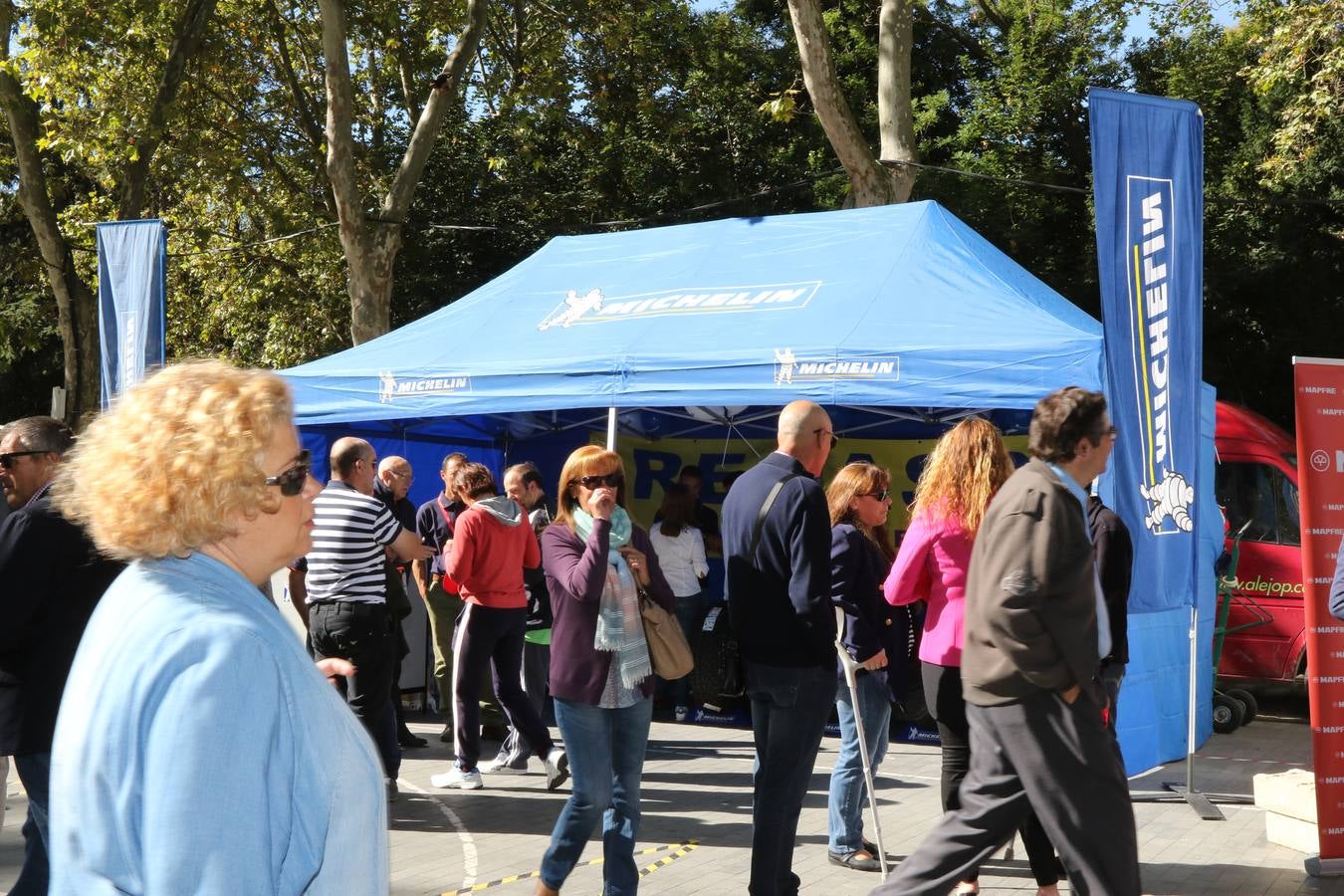 Público en la cuarta edición del Valladolid Motor Vintage (2/3)