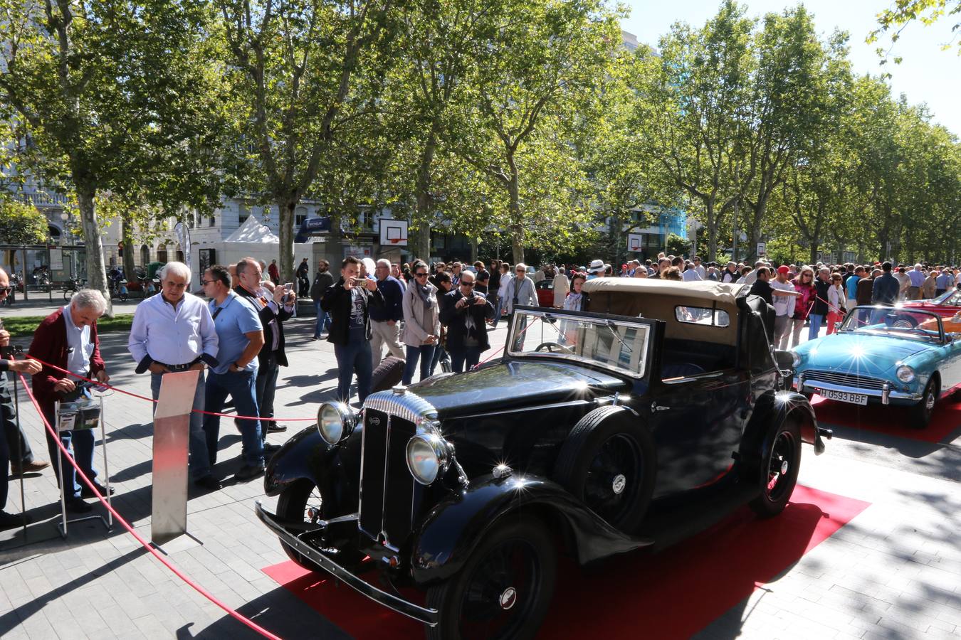 Público en la cuarta edición del Valladolid Motor Vintage (2/3)