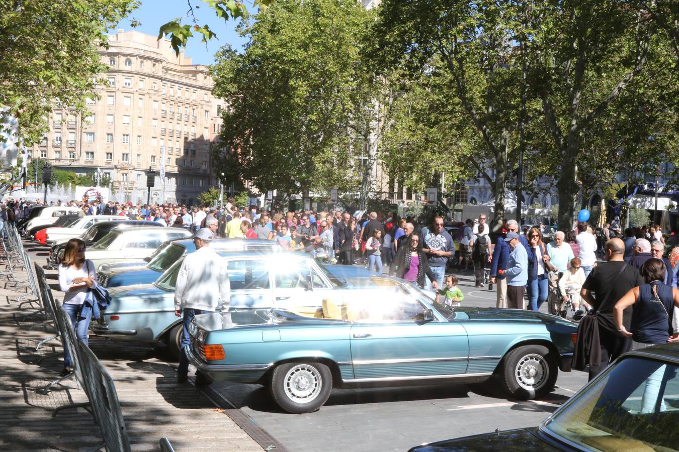 Público en la cuarta edición del Valladolid Motor Vintage (3/3)