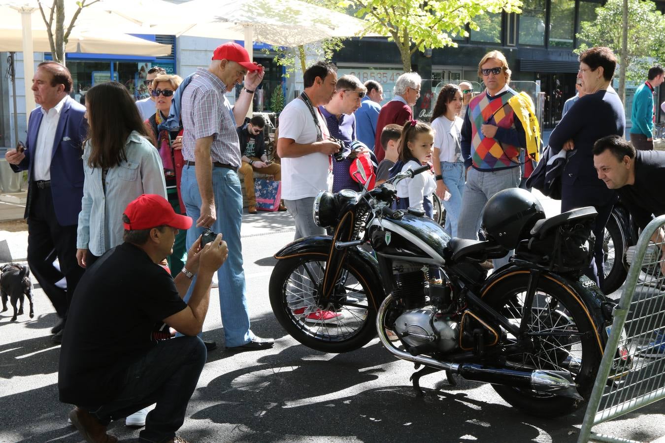 Público en la cuarta edición del Valladolid Motor Vintage (3/3)