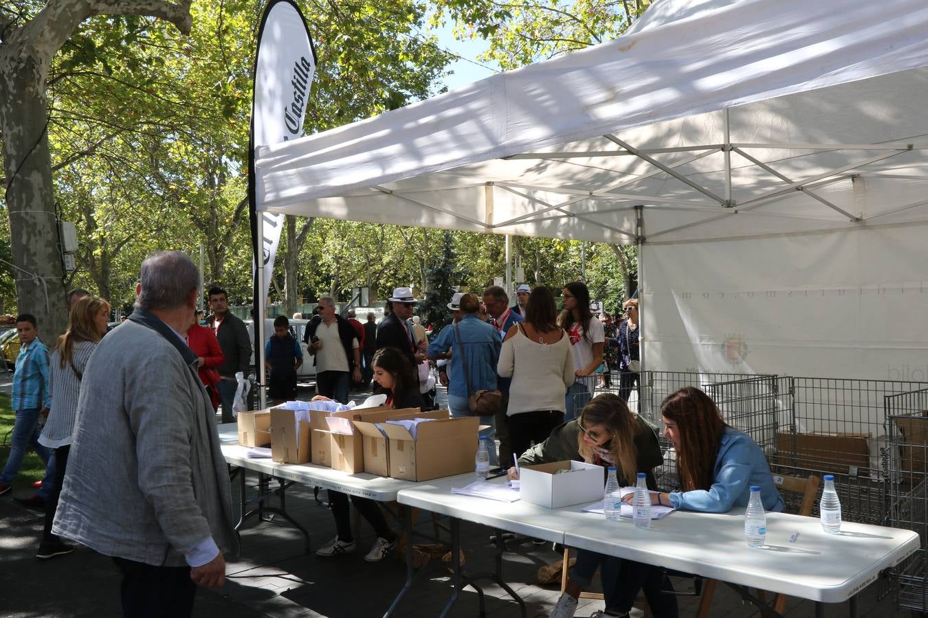 Público en la cuarta edición del Valladolid Motor Vintage (3/3)