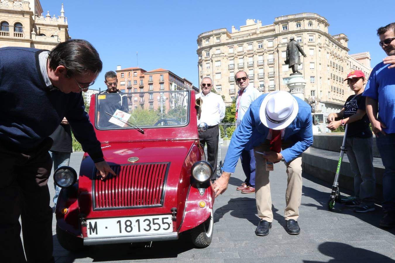 Público en la cuarta edición del Valladolid Motor Vintage (3/3)