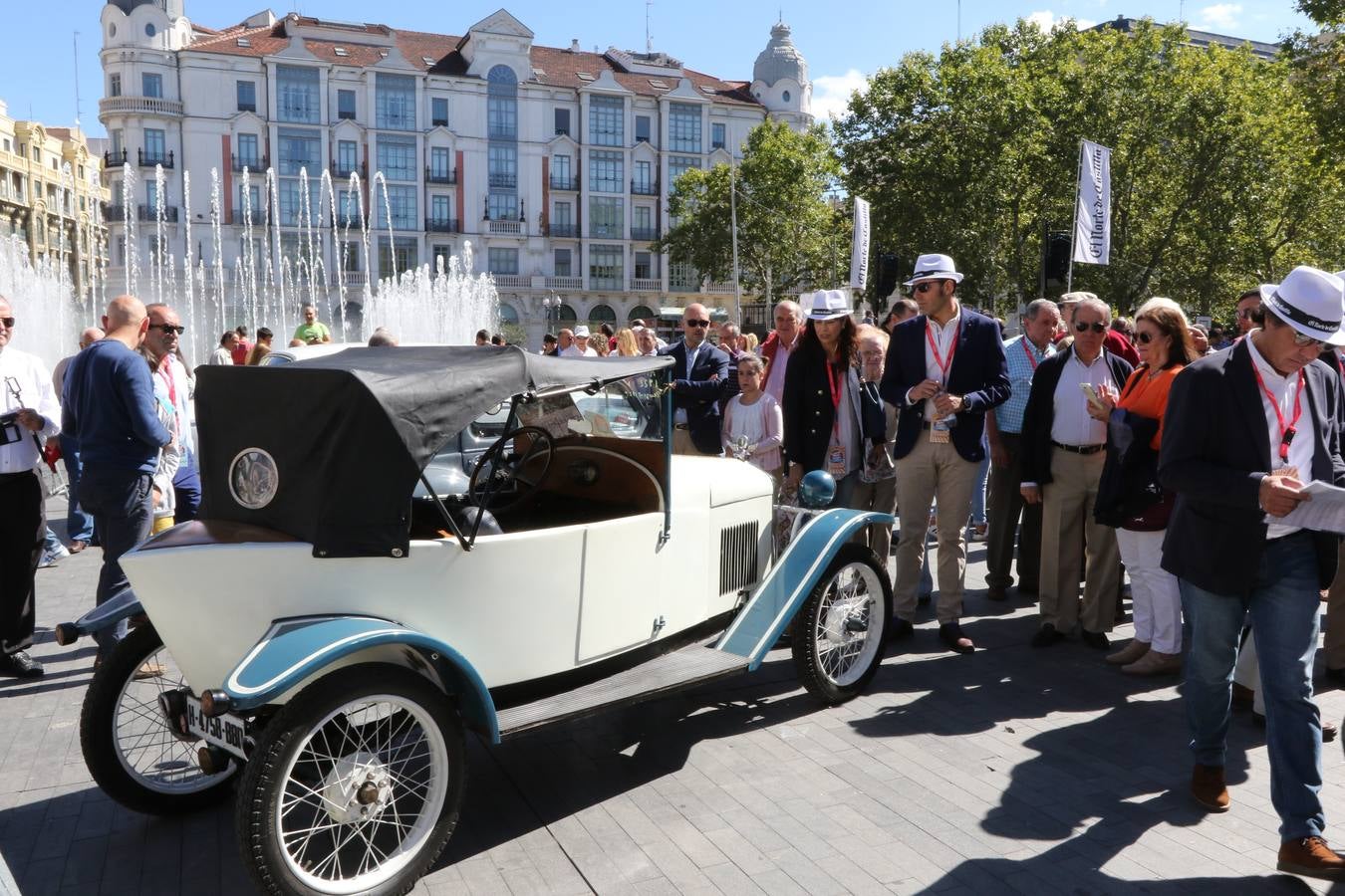 Público en la cuarta edición del Valladolid Motor Vintage (3/3)