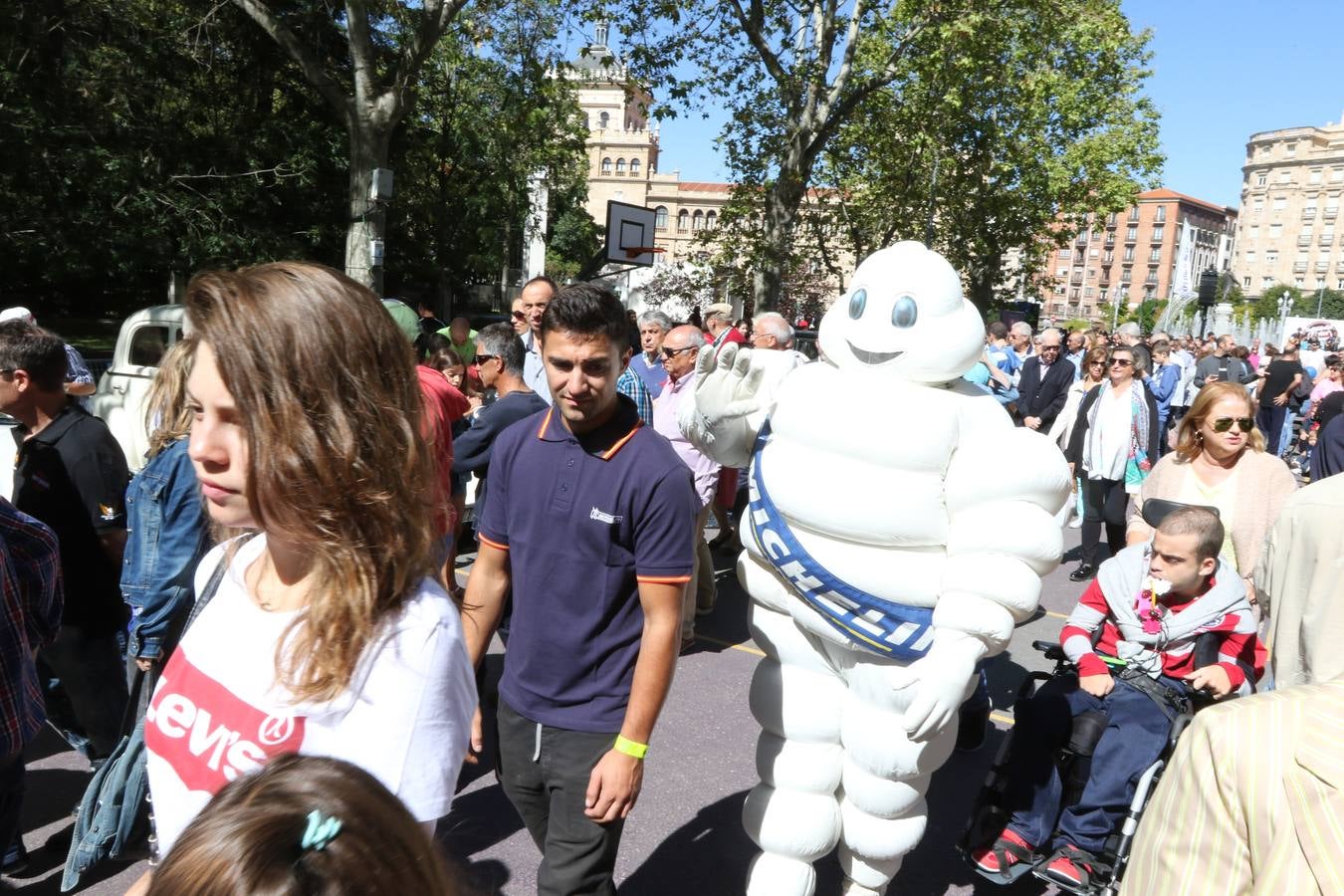 Público en la cuarta edición del Valladolid Motor Vintage (3/3)