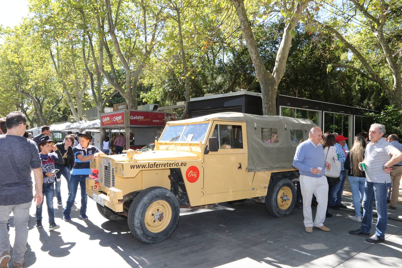 Público en la cuarta edición del Valladolid Motor Vintage (3/3)