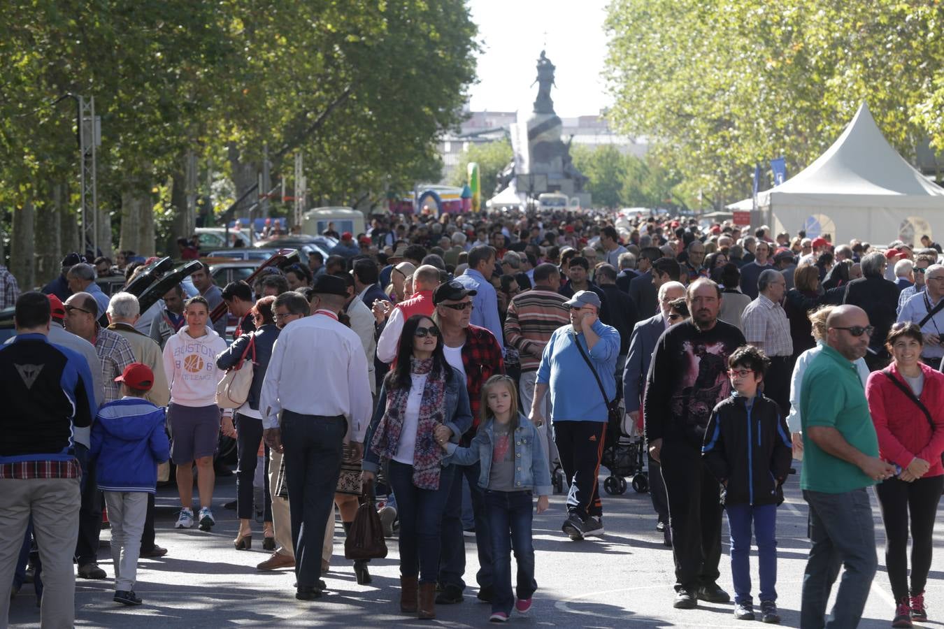 Público en la cuarta edición del Valladolid Motor Vintage (3/3)