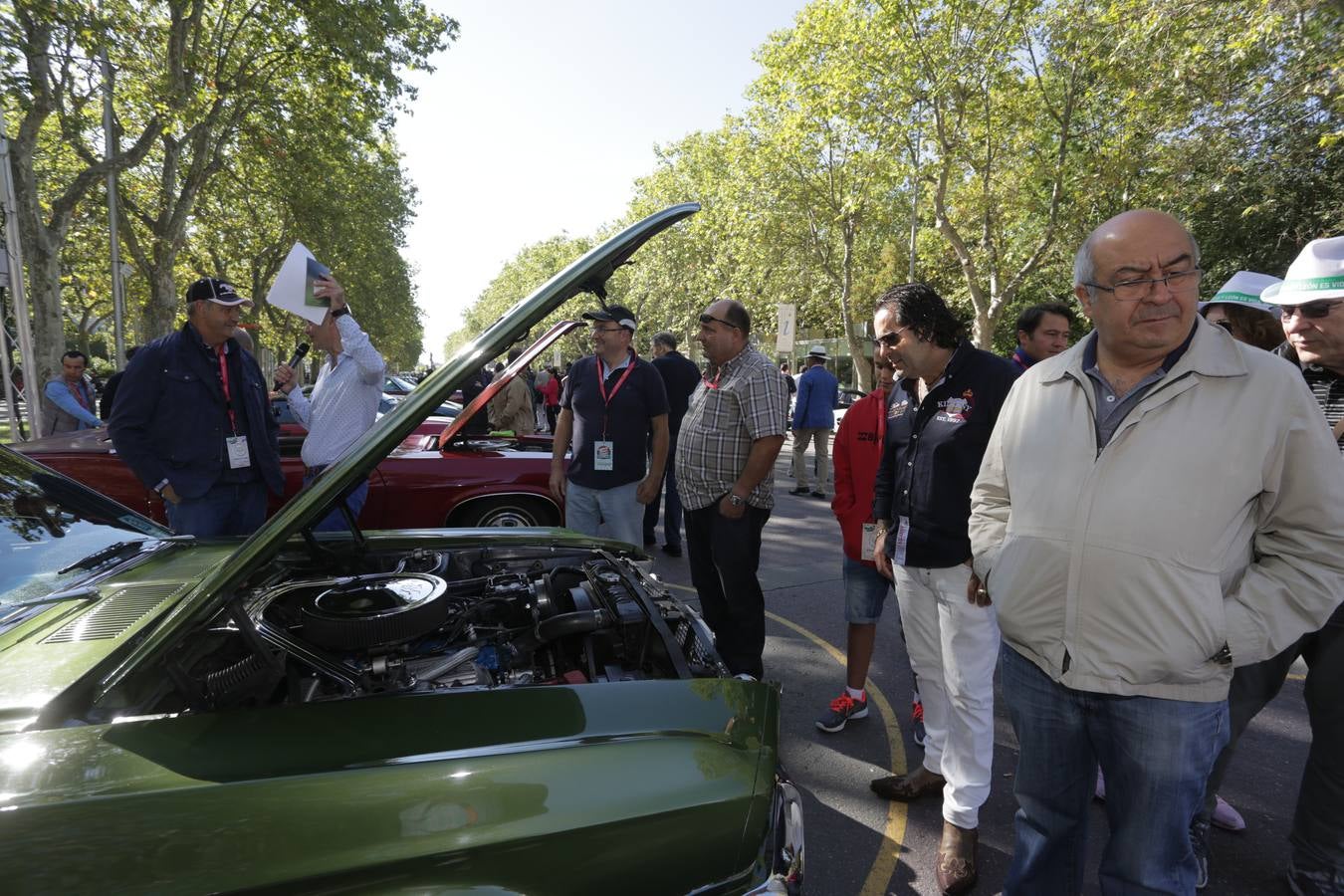 Público en la cuarta edición del Valladolid Motor Vintage (3/3)