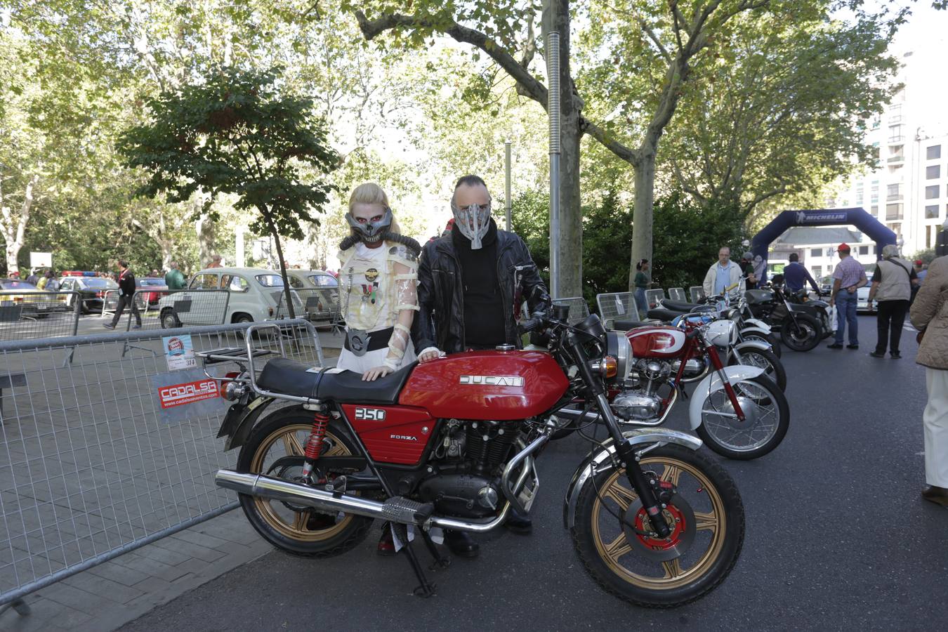 Público en la cuarta edición del Valladolid Motor Vintage (3/3)
