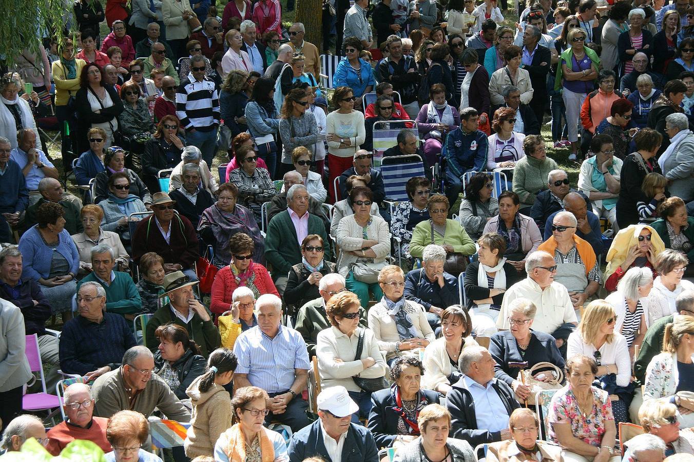 Miles de romeros se reúnen en El Henar para festejar a la Virgen en su día grande