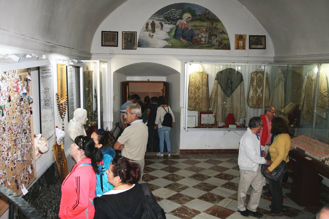 Miles de romeros se reúnen en El Henar para festejar a la Virgen en su día grande