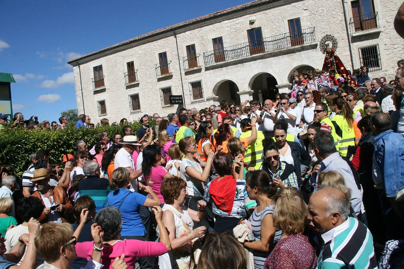 Miles de romeros se reúnen en El Henar para festejar a la Virgen en su día grande