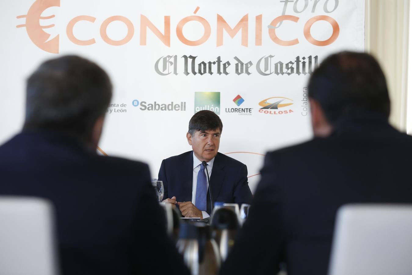 El exministro Manuel Pimentel en el Foro Económico de El Norte de Castilla