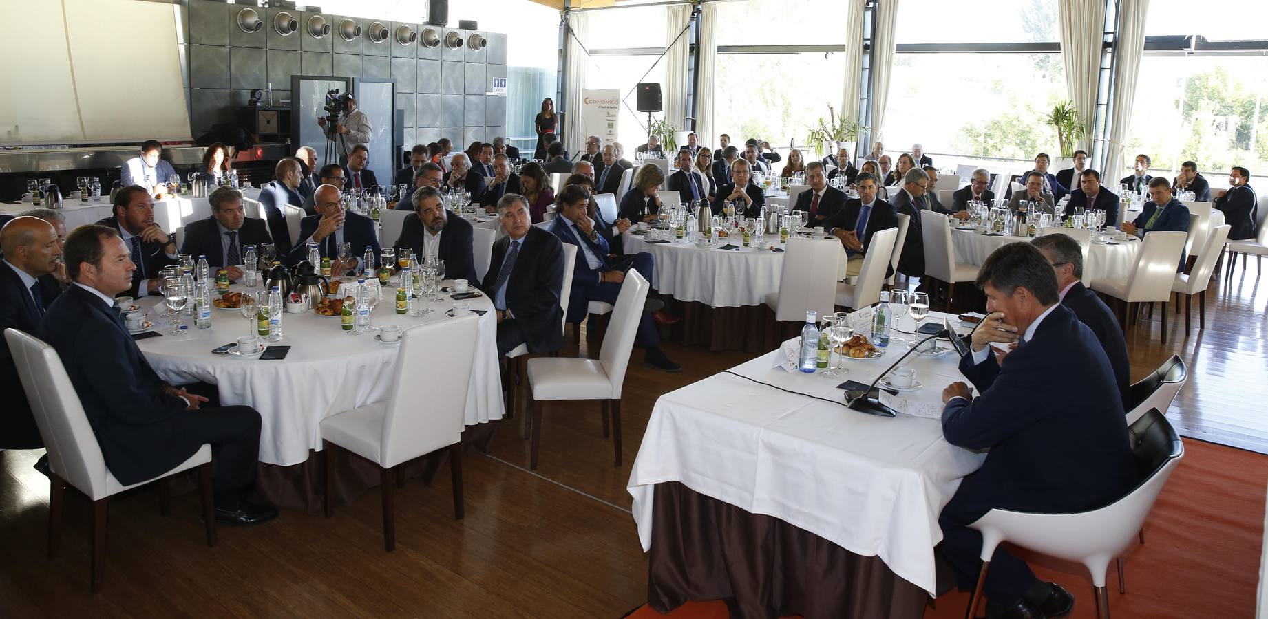 El exministro Manuel Pimentel en el Foro Económico de El Norte de Castilla