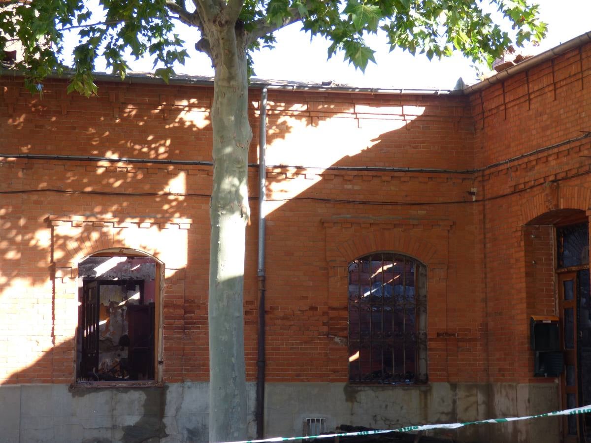 Así ha quedado el recinto incendiado anoche en Matapozuelos (Valladolid)