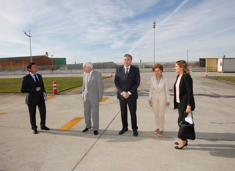 El nuevo consejero de Empleo, Carlos Fernández Carriedo, visita las instalaciones de Gullón en Aguilar de Campoo