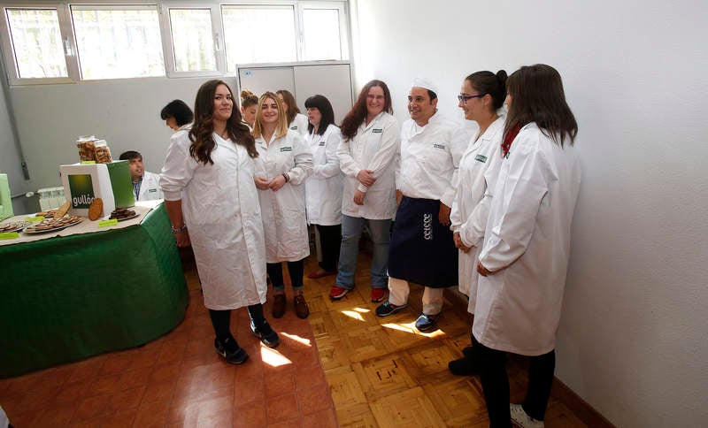 El nuevo consejero de Empleo, Carlos Fernández Carriedo, visita las instalaciones de Gullón en Aguilar de Campoo