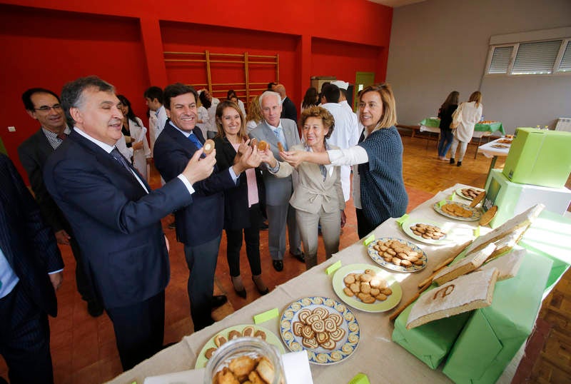 El nuevo consejero de Empleo, Carlos Fernández Carriedo, visita las instalaciones de Gullón en Aguilar de Campoo