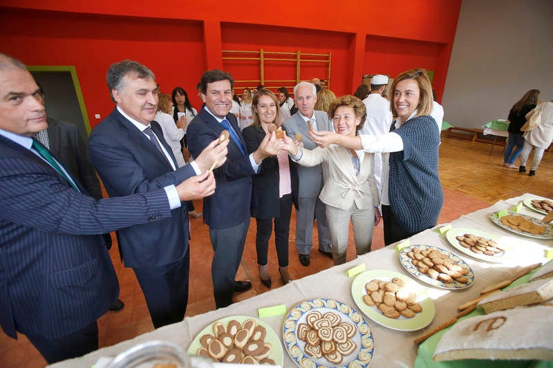 El nuevo consejero de Empleo, Carlos Fernández Carriedo, visita las instalaciones de Gullón en Aguilar de Campoo