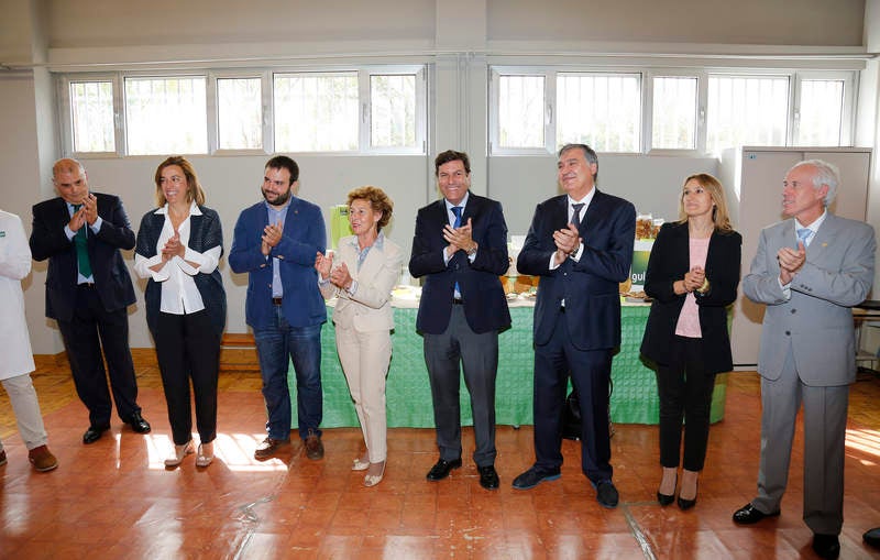 El nuevo consejero de Empleo, Carlos Fernández Carriedo, visita las instalaciones de Gullón en Aguilar de Campoo