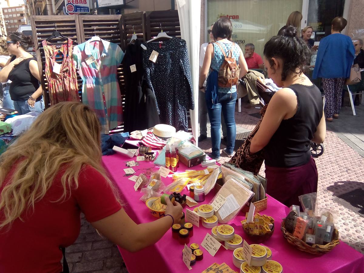 Mercadillo final de la September Fest en el barrio del Oeste de Salamanca